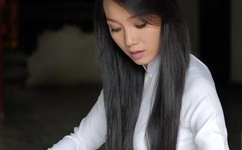 坐在上面慢慢摇